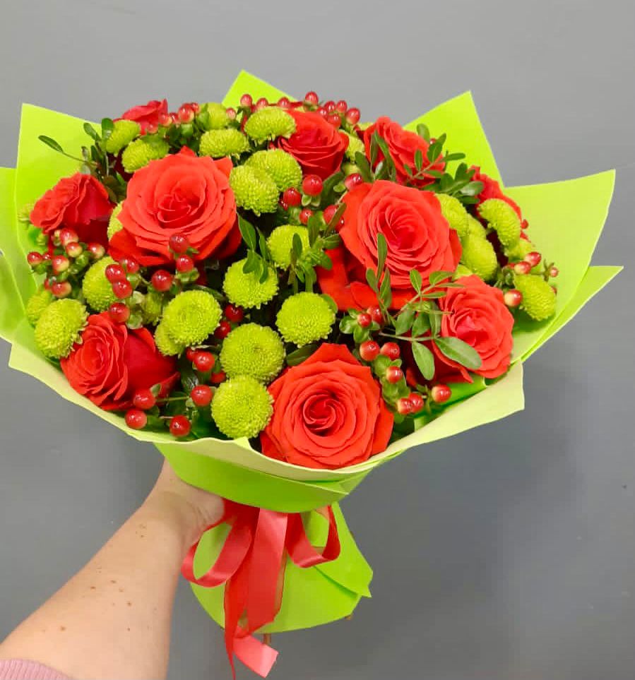 Букет цветов из: Хризантемы и Розы в Раздольном Ставропольского края