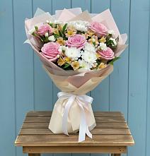 Букет цветов из:  Гвоздики, Орхидеи и Розы в Раздольном Ставропольского края