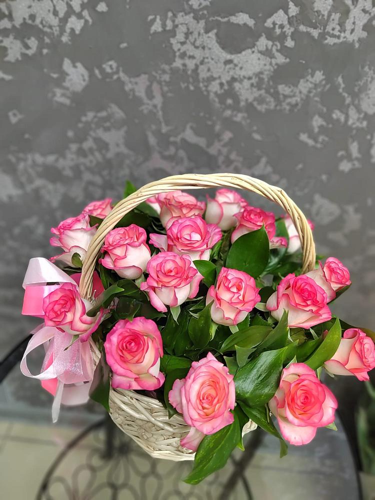 Цветочная композиция из Розы в корзине в Раздольном Ставропольского края