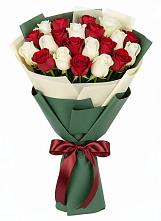 Букет Микс из красных и белых роз в Раздольном Ставропольского края