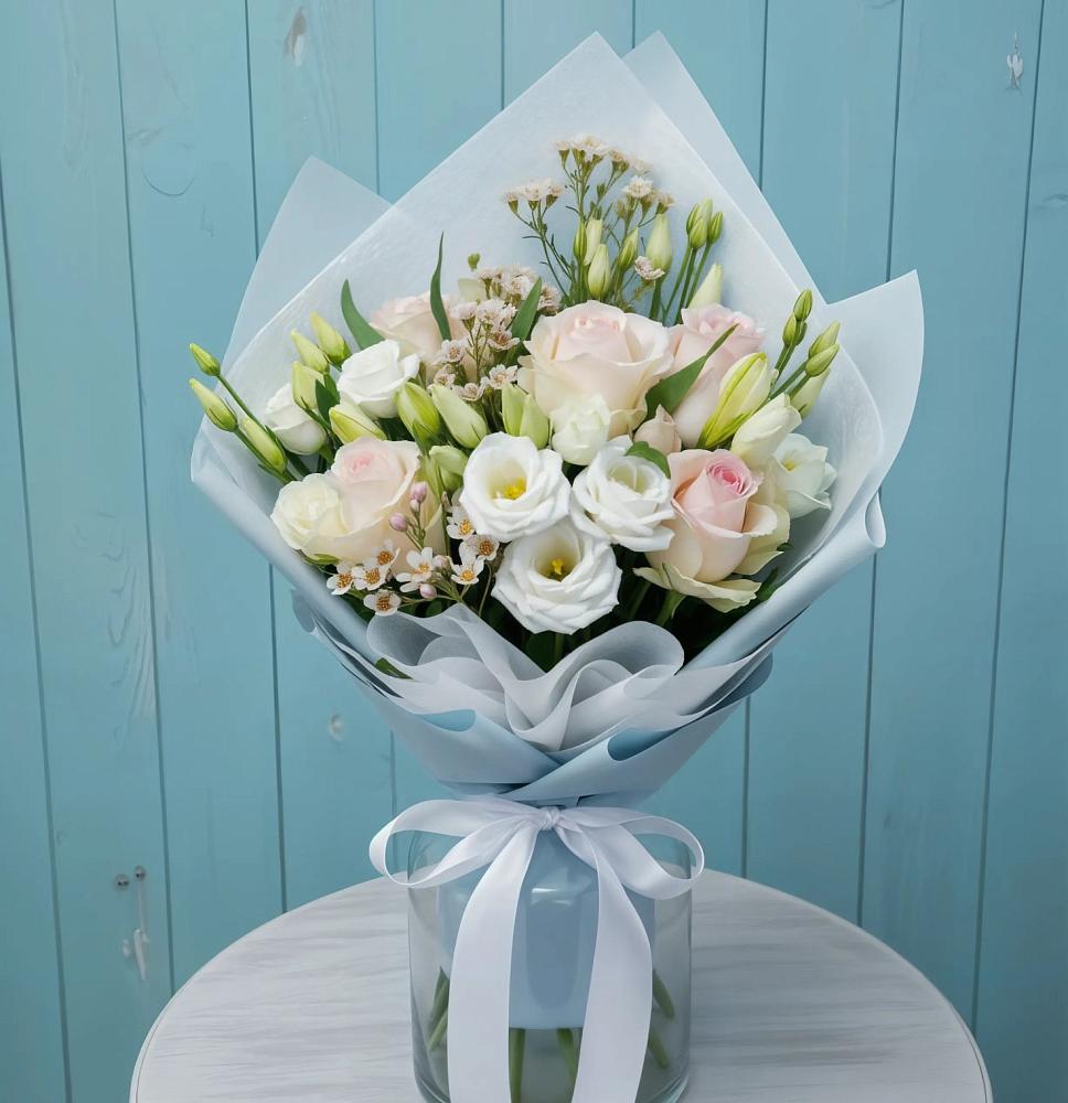 Букет цветов из: Розы и Лизиантусы в Раздольном Ставропольского края