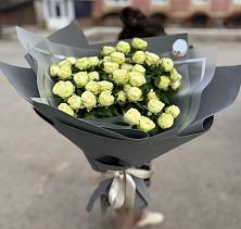 Букет Белые кустовые розы Солинеро в Раздольном Ставропольского края
