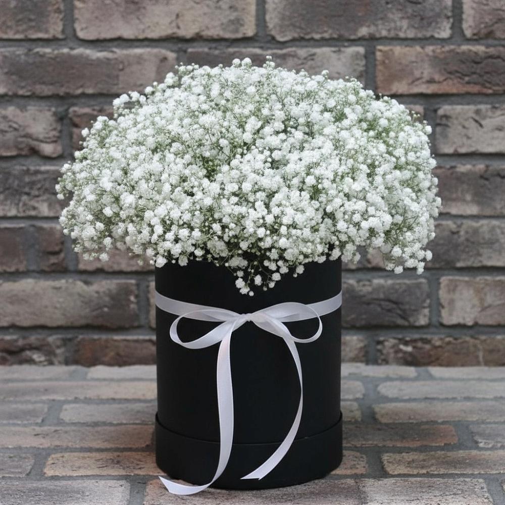 Цветочная композиция из Гипсофила в шляпной коробке в Раздольном Ставропольского края