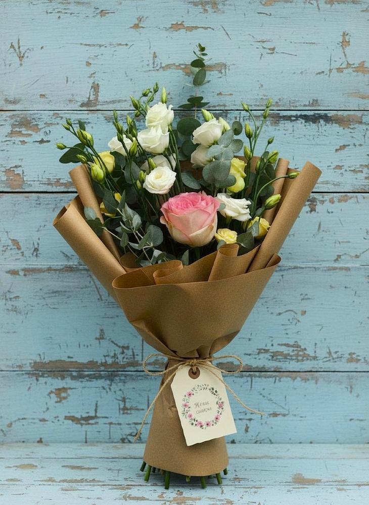 Букет цветов из: Розы и Лизиантусы в Раздольном Ставропольского края