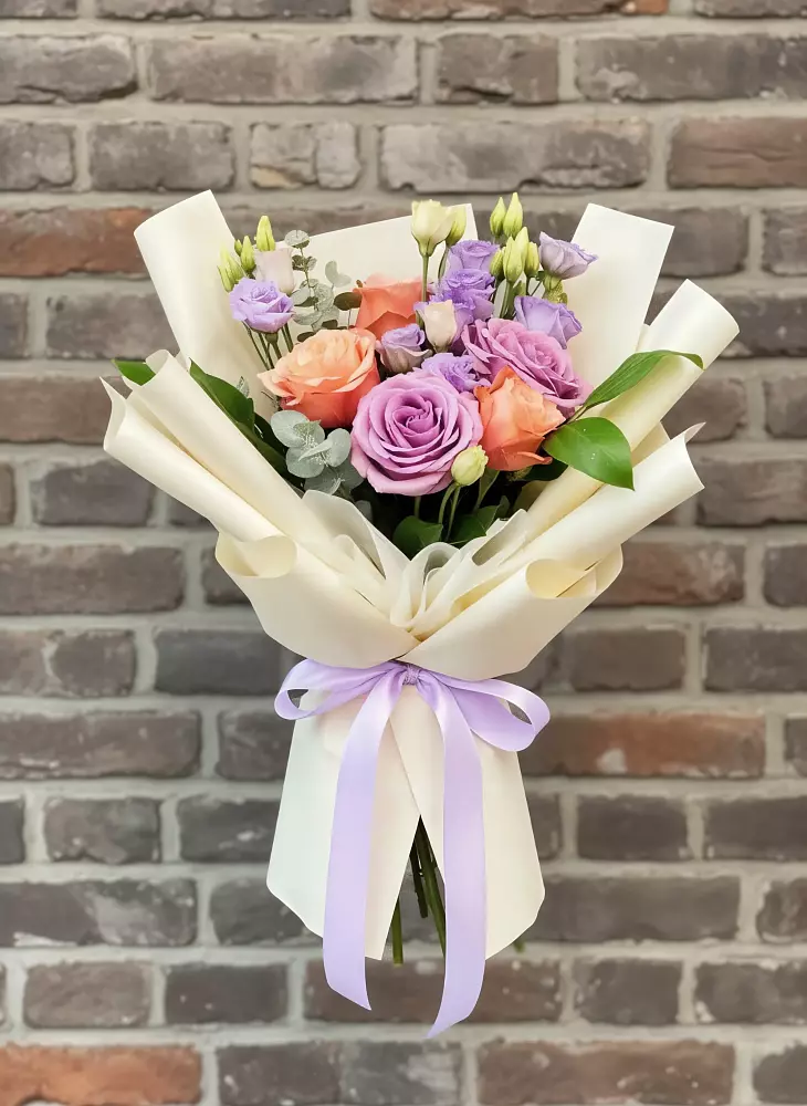 Букет цветов из: Лизиантусы и Розы в Раздольном Ставропольского края