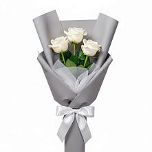 Букет 3 белые розы в Раздольном Ставропольского края