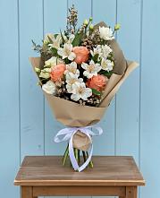 Букет цветов из:  Альстромерии, Лизиантусы, Розы и Хризантемы в Раздольном Ставропольского края