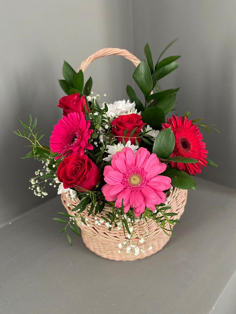 Цветочная композиция из Розы, Хризантемы и Герберы в корзине в Раздольном Ставропольского края