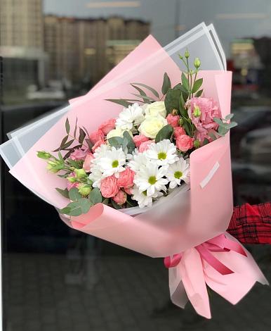 Букет цветов из: Розы, Лизиантусы и Хризантемы в Раздольном Ставропольского края